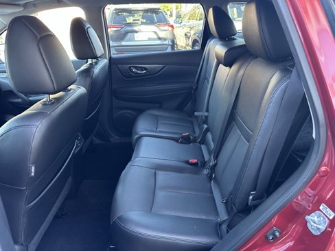 Used 2016 Nissan Rogue SL w/ SL Premium Package image 18