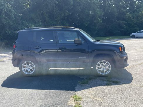Used 2022 Jeep Renegade Latitude w/ Sun/Sound Group image 9