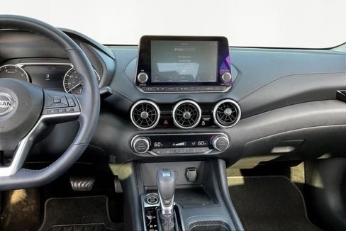 Used 2020 Nissan Sentra SV image 9
