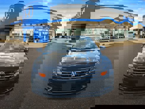 Used 2017 Volkswagen Passat 1.8T SE image 3
