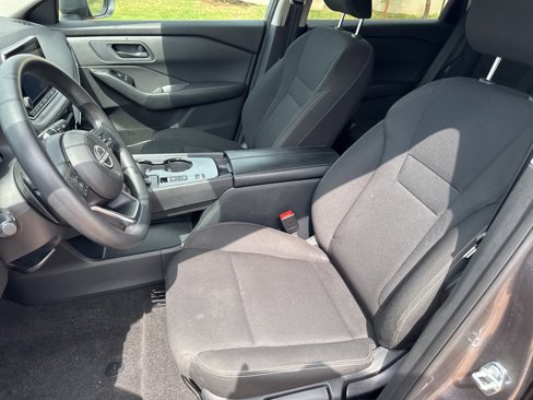 Used 2024 Nissan Rogue S image 9