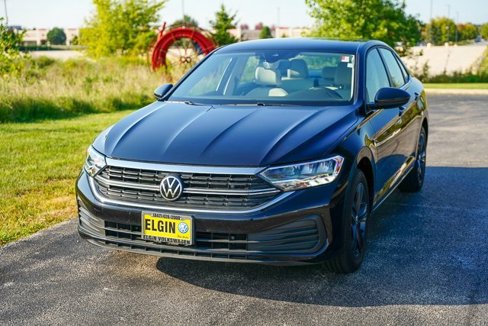 Certified 2023 Volkswagen Jetta SE image 4