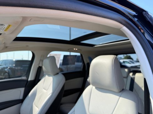 Used 2022 Ford Edge Titanium image 9
