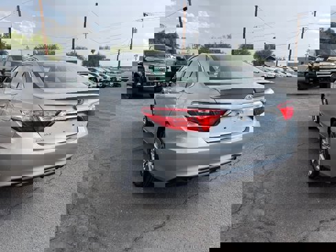 Used 2016 Toyota Camry SE image 7