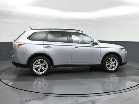 Used 2015 Mitsubishi Outlander SE image 8
