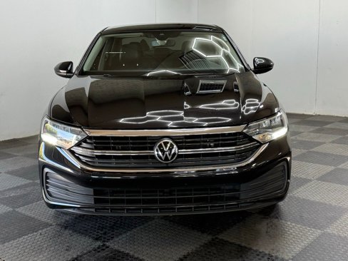 Used 2022 Volkswagen Jetta SE image 3