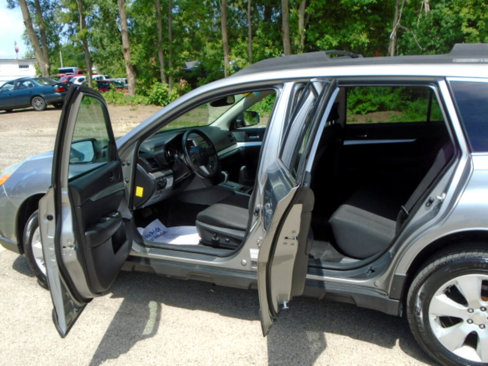 Used 2011 Subaru Outback 2.5i Premium image 6