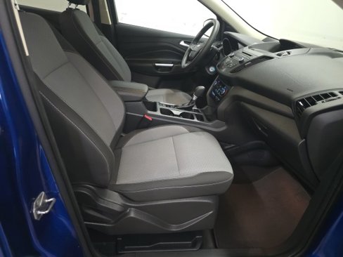 Used 2017 Ford Escape SE image 3