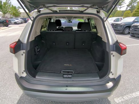 Used 2023 Nissan Rogue SV image 34