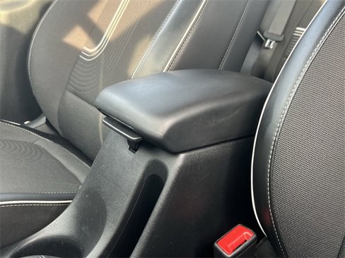 Used 2022 Hyundai Venue Limited image 21