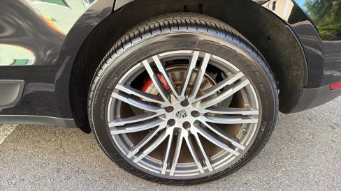 Used 2018 Porsche Macan S image 16