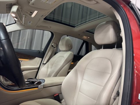 Used 2017 Mercedes-Benz GLC 300 4MATIC image 27