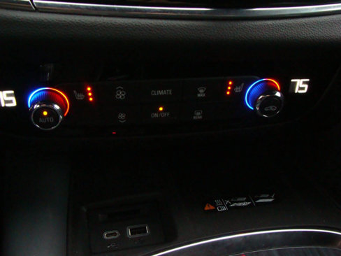 Used 2024 Buick Enclave Essence w/ Technology Package image 12