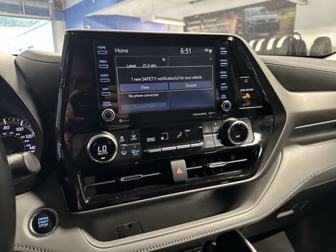 Used 2021 Toyota Highlander LE image 11
