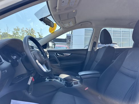 Used 2017 Nissan Rogue S image 11
