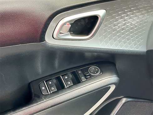 Used 2023 Kia Soul LX image 17