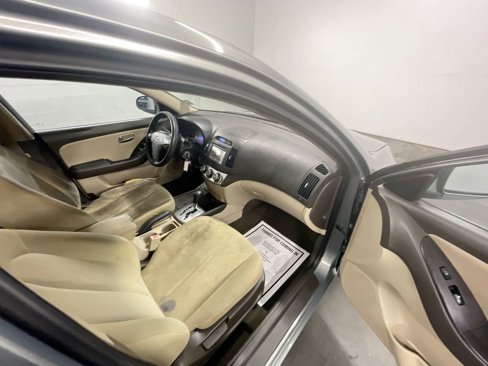 Used 2010 Hyundai Elantra GLS image 24