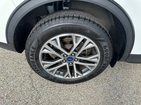 Certified 2022 Ford Escape SEL image 9