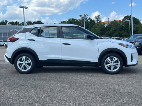 New 2025 Nissan Kicks Play S image 8