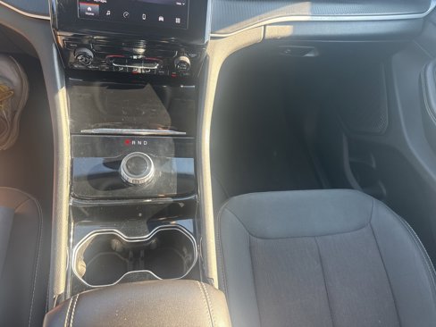 Used 2023 Jeep Grand Cherokee L Laredo image 25