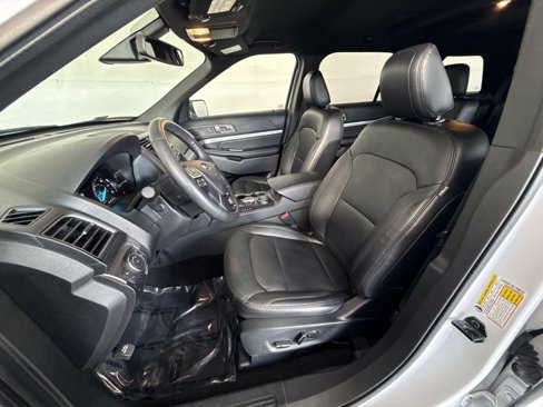 Used 2018 Ford Explorer XLT w/ Equipment Group 202A image 13