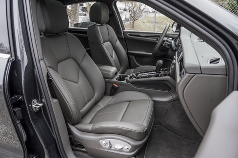 Certified 2024 Porsche Macan image 25