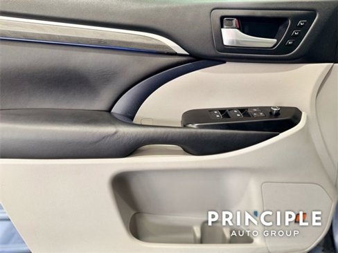 Used 2018 Toyota Highlander Limited image 20