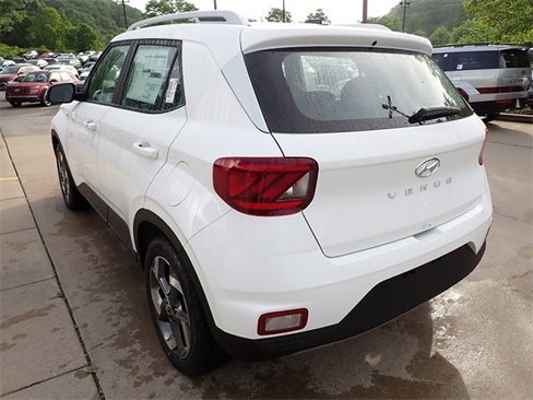 New 2025 Hyundai Venue SEL image 5