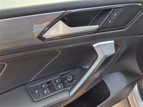 Used 2022 Volkswagen Tiguan SE image 17
