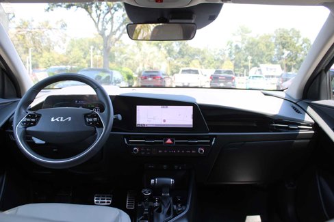 Certified 2023 Kia Niro EX Touring image 23