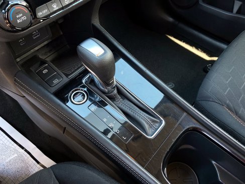 Used 2023 Nissan Kicks SR image 18