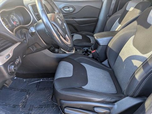 Used 2014 Jeep Cherokee Latitude w/ Cold Weather Group image 11