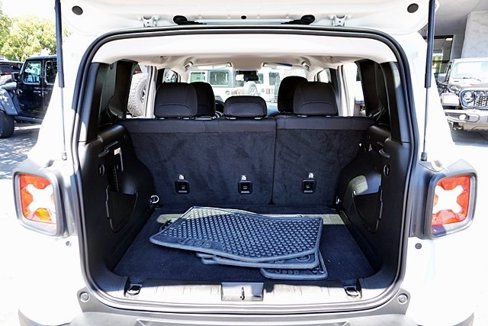 Certified 2022 Jeep Renegade Latitude image 13