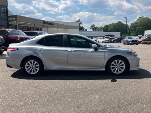Used 2020 Toyota Camry LE image 12