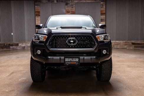 Used 2019 Toyota Tacoma TRD Sport image 2