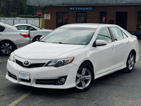 Used 2014 Toyota Camry SE image 2