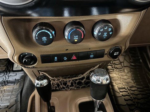 Used 2014 Jeep Wrangler Unlimited Rubicon w/ Max Tow Package image 13