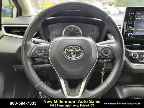 Used 2021 Toyota Corolla LE image 23