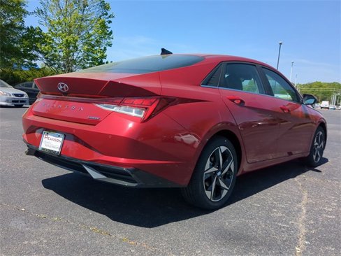 Used 2023 Hyundai Elantra Limited w/ Preferred Accessory Package image 4
