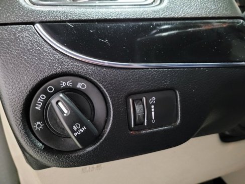Used 2017 Dodge Grand Caravan SXT image 39