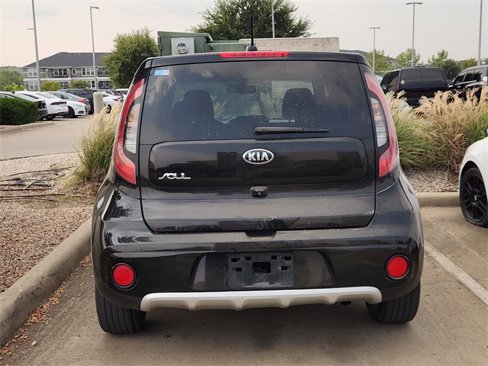 Used 2017 Kia Soul + image 5