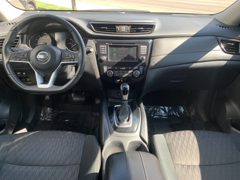 Used 2018 Nissan Rogue SV w/ Premium Package image 9