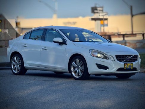 Used 2011 Volvo S60 T6 image 1