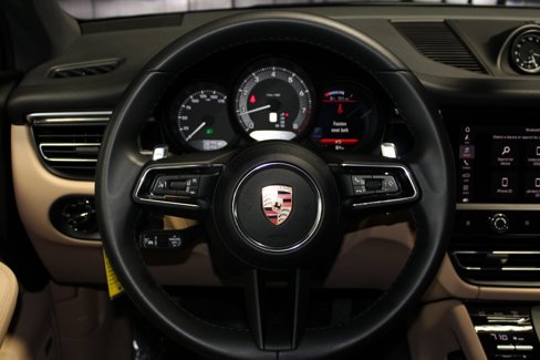 Used 2025 Porsche Macan image 22