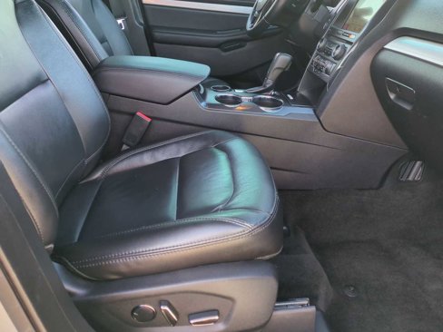 Used 2017 Ford Explorer XLT w/ Equipment Group 202A image 27