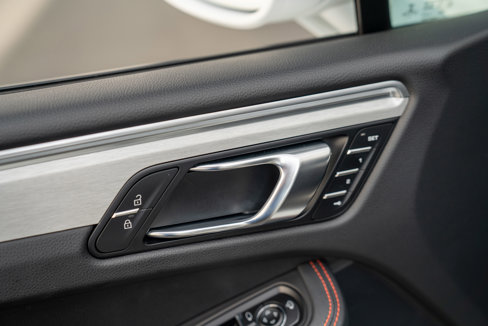 Used 2022 Porsche Macan image 12