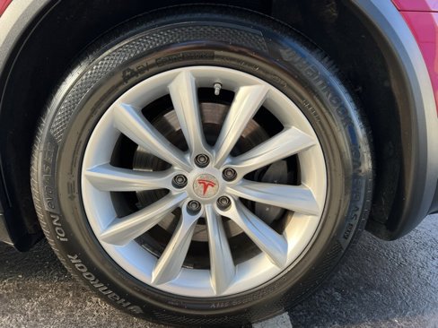 Used 2018 Tesla Model X image 48