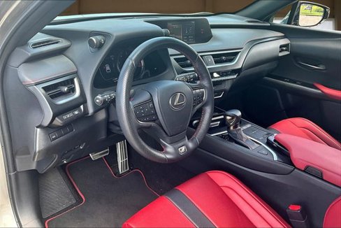 Used 2019 Lexus UX 200 image 14
