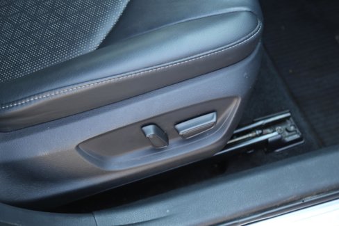 Used 2018 Toyota Camry XSE image 25