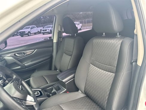 Used 2018 Nissan Rogue S image 17